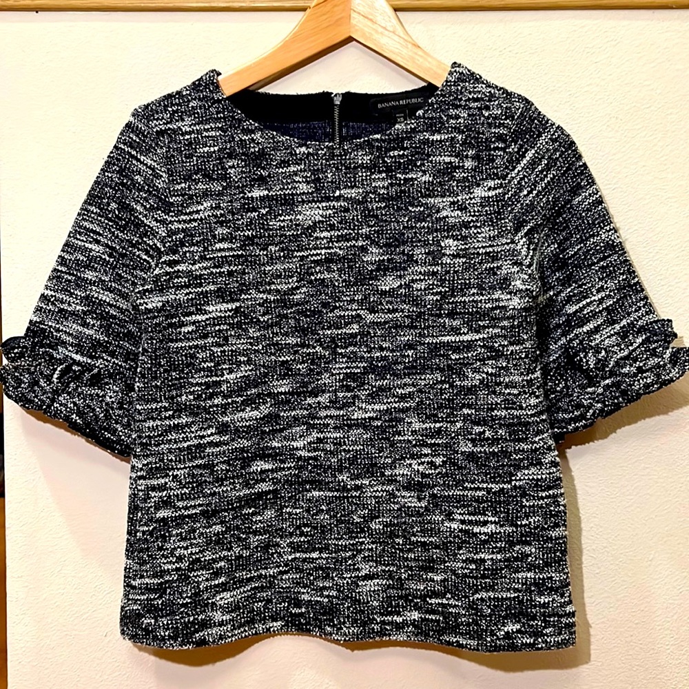 Banana Republic short sleeves sweater top